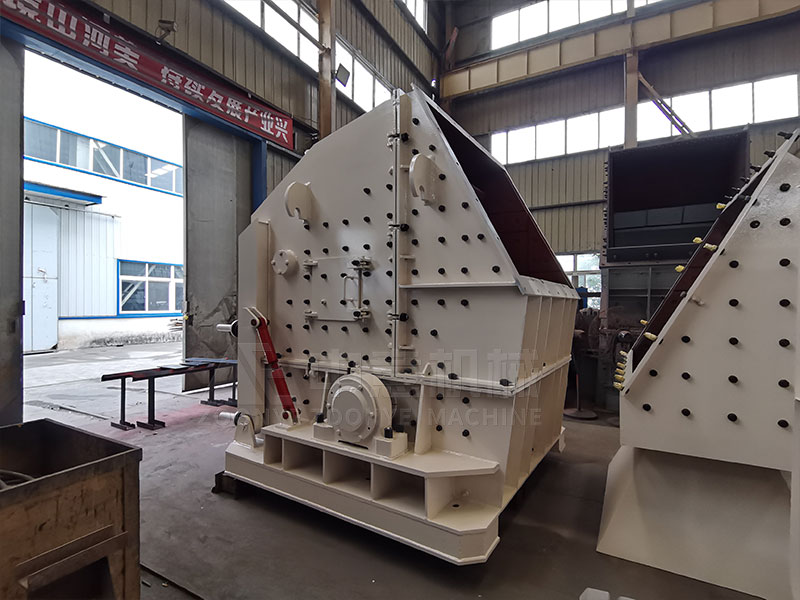 破旧沙发筛分生产线破碎机工厂实拍图片